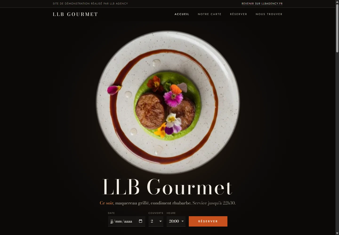 Page d’accueil de LLB Gourmet : l’assiette entière sur fond noir, le nom du restaurant dessous.